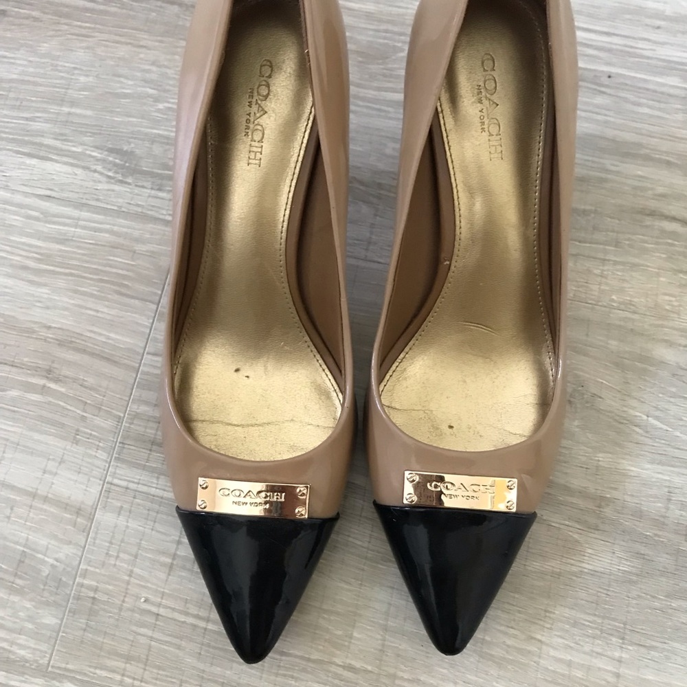 Coach gold plated two toned pointy kitten heels